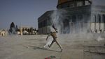 Bentrokan Palestina-Israel di Masjid Al-Aqsa Kembali Pecah