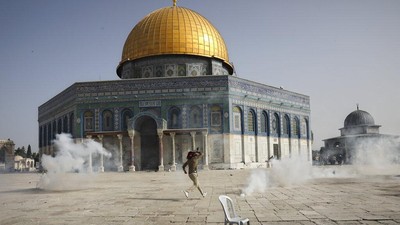 Bentrokan Palestina-Israel di Masjid Al-Aqsa Kembali Pecah
