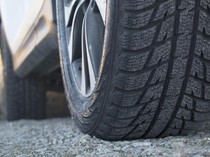 Waspada! Masih Ada Modus Kejahatan Pemotor Bilang Ban Mobil Kempis