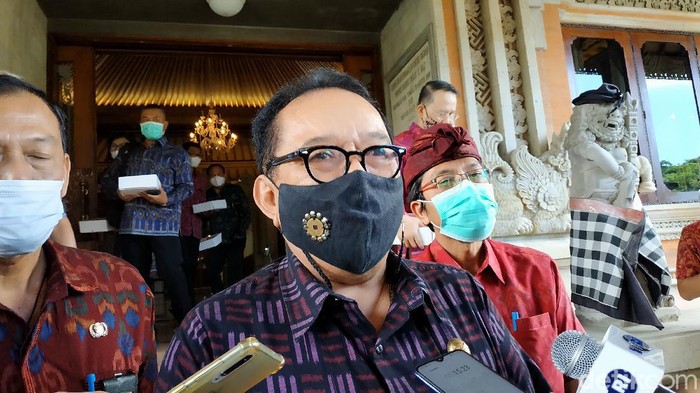Wakil Gubernur Bali Tjokorda Oka Artha Ardhana Sukawati (Cok Ace) di DPRD Bali, Senin (10/5/2021).
