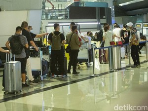 Beda dengan Negara Lain, RI Tak Wajibkan Negatif COVID Turis dari China