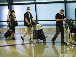 Leluasa Puluhan TKA China Masuk RI Bikin Kritik Mengemuka