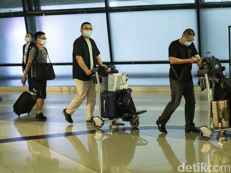 Utak-atik Aturan Perjalanan demi Tekan Kasus Omicron di Indonesia