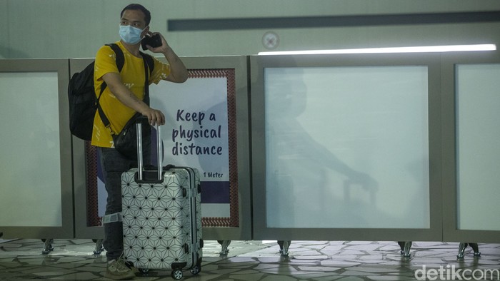 Kedatangan rombongan Tenaga Kerja Asing (TKA) asal China di Bandara Internasional Soekarno-Hatta jadi sorotan.