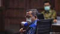 Agenda sidang mantan Menteri Sosial tersebut adalah mendengarkan keterangan saksi yakni Dirjen Perlindungan dan Jaminan Sosial Kemensos, Pepen Nazarudin.  