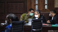 Diketahui Mantan Menteri Sosial (Mensos) Juliari Batubara menjalani sidang dakwaan dugaan tindak pidana korupsi (Tipikor) bantuan sosial (bansos) COVID-19 di wilayah Jabodetabek pada tahun 2020.  