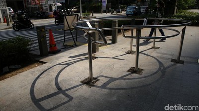 Foto Ada Portal S Kini Trotoar Kuningan Bebas Pemotor