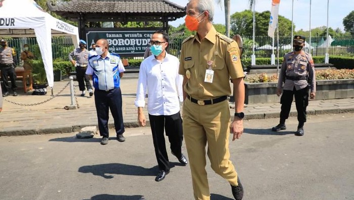 Gubernur Ganjar Pranowo meninjau lokasi wisata Candi Borobudur di Kabupaten Magelang.