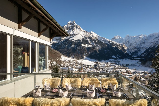 Hotel ini menawarkan pemandangan alam yang sangat indah. Tamu bisa menikmati ‘lukisan alam’ pegunungan di sekitarnya. Sebab setiap kamar berhadapan langsung dengan pegunungan Titlis. Foto: Dok. Myswitzerland.com