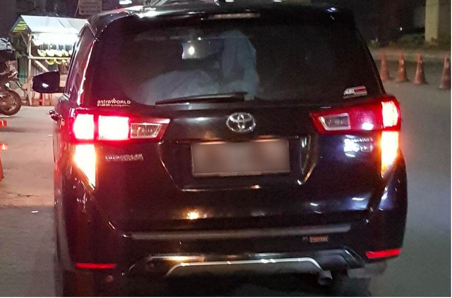 Innova menjadi Travel gelap