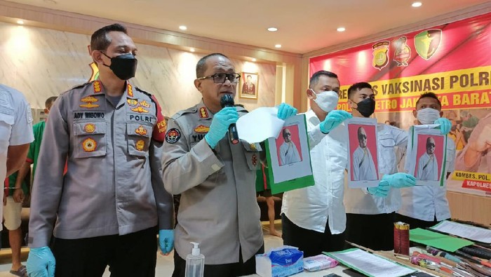 Konferensi pers penggerebekan Kampung Ambon (dok. Polres Metro Jakarta Barat)