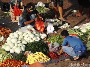 Corona Belum Pergi, Omzet Pedagang Pasar Jelang Lebaran Nggak Nendang!