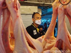 Omzet Anjlok, Pedagang di Pangandaran Obral Daging Ayam Rp 18 Ribu/Kg