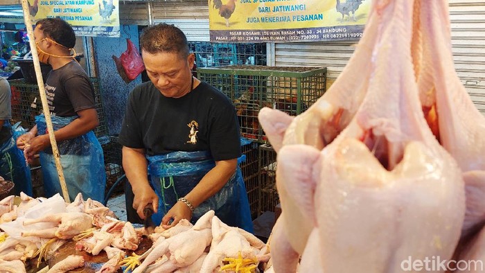 Melonjaknya Harga Daging dan Telur Ayam di Bandung