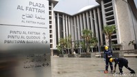 Jakarta disuplai dari 6 subsistem kelistrikan dengan total kapasitas 10.315 Mega Watt (MW) melalui 59 gardu induk 150 kilo Volt (kV) dan 20 KV. Beban puncak listrik yang pernah dicapai yaitu 4.938 MW pada tahun 2020.   