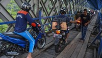 Memasuki H-3 Lebaran kepadatan lalu lintas pemudik menggunakan jalur alternatif selatan menuju Jawa Tengah dan sebaliknya menurun, hanya dipadati pemudik lokal.  