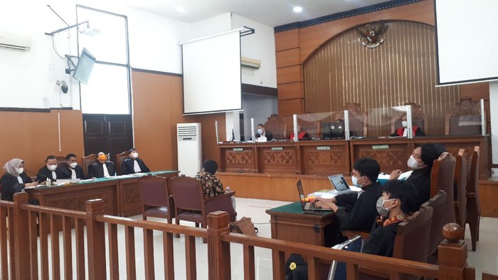 Rozi Brilian hadir sebagai saksi dalam sidang Jumhur Hidayat di PN Jaksel, Senin (10/5/2021).