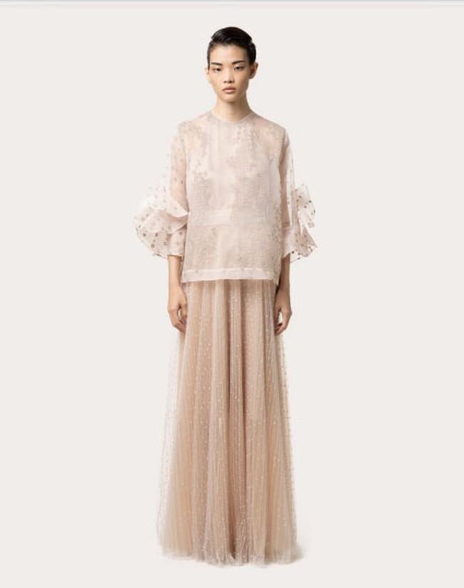 Sapto Djojokartiko menghadirkan koleksi edisi terbatas untuk Hari Raya 2021. Terdiri dari 35 tampilan busana, koleksi busana Lebaran ini tetap hadir dengan detail-detail khas Sapto yang subtil. Foto: dok. Sapto Djojokartiko.