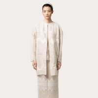 Sapto Djojokartiko menghadirkan koleksi edisi terbatas untuk Hari Raya 2021. Terdiri dari 35 tampilan busana, koleksi busana Lebaran ini tetap hadir dengan detail-detail khas Sapto yang subtil. Foto: dok. Sapto Djojokartiko.