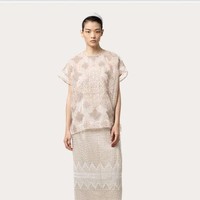 Sapto Djojokartiko menghadirkan koleksi edisi terbatas untuk Hari Raya 2021. Terdiri dari 35 tampilan busana, koleksi busana Lebaran ini tetap hadir dengan detail-detail khas Sapto yang subtil. Foto: dok. Sapto Djojokartiko.