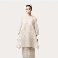 Sapto Djojokartiko menghadirkan koleksi edisi terbatas untuk Hari Raya 2021. Terdiri dari 35 tampilan busana, koleksi busana Lebaran ini tetap hadir dengan detail-detail khas Sapto yang subtil. Foto: dok. Sapto Djojokartiko.