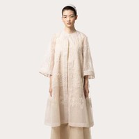 Sapto Djojokartiko menghadirkan koleksi edisi terbatas untuk Hari Raya 2021. Terdiri dari 35 tampilan busana, koleksi busana Lebaran ini tetap hadir dengan detail-detail khas Sapto yang subtil. Foto: dok. Sapto Djojokartiko.