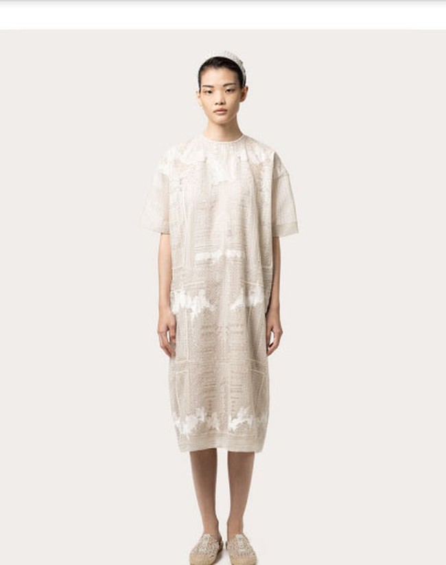 Sapto Djojokartiko menghadirkan koleksi edisi terbatas untuk Hari Raya 2021. Terdiri dari 35 tampilan busana, koleksi busana Lebaran ini tetap hadir dengan detail-detail khas Sapto yang subtil. Foto: dok. Sapto Djojokartiko.