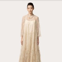 Sapto Djojokartiko menghadirkan koleksi edisi terbatas untuk Hari Raya 2021. Terdiri dari 35 tampilan busana, koleksi busana Lebaran ini tetap hadir dengan detail-detail khas Sapto yang subtil. Foto: dok. Sapto Djojokartiko.