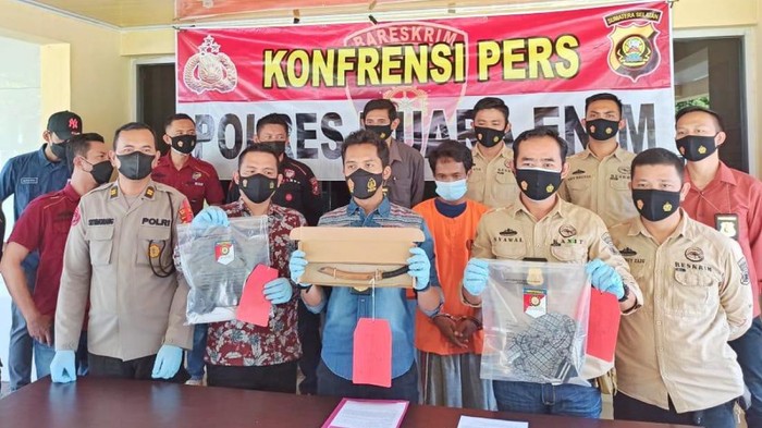 Konferensi pers di Polres Muara Enim (M Syahbana-detikcom)