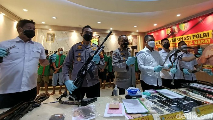 Konferensi pers terkait penggerebekan Kampung Ambon (Karin/detikcom)