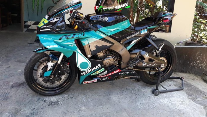 Modifikasi Yamaha Vixion jadi Yamaha R1 M dengan livery motor MotoGP Modifikasi Yamaha Vixion jadi Yamaha R1 M dengan livery motor MotoGP