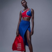 Aku sangat kecewa dengan beberapa fans ajang kecantikan dari beberapa negara. Kebencian kalian mengambil keseruan dan kebahagiaan dari pengalaman sekali seumur hidup ini. Apakah sangat sulit untuk menyebarkan cinta dari pada kebencian? Tidak ada yang menyuruh kalian mendukung semua kontestan, yang kami mau adalah kamu mendukung delegasimu tanpa menjatuhkan yang lain, tulisnya. Foto: Instagram @thenovastevens