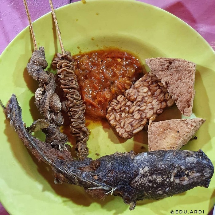 Pecel lele warung tenda 20 Pecel Lele Lamongan Ada di Sini