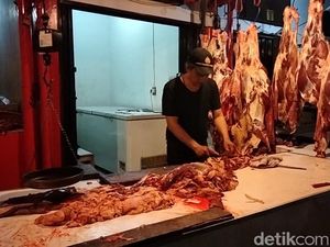 Jelang Lebaran, Harga Daging Sapi di Pasar Kuningan Tembus Rp 150 Ribu