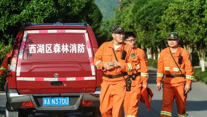 Pemburu macan tutul yang kabur di Hangzhou pada 9 Mei 2021.