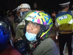 Pemotor Menangis Kakaknya Meninggal, Lolos Penyekatan Kedungwaringin