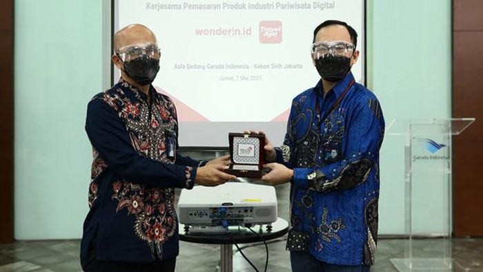 Penandatanganan kerja sama pemasaran bersama platform digital pariwisata Telkom dan dari Sabre