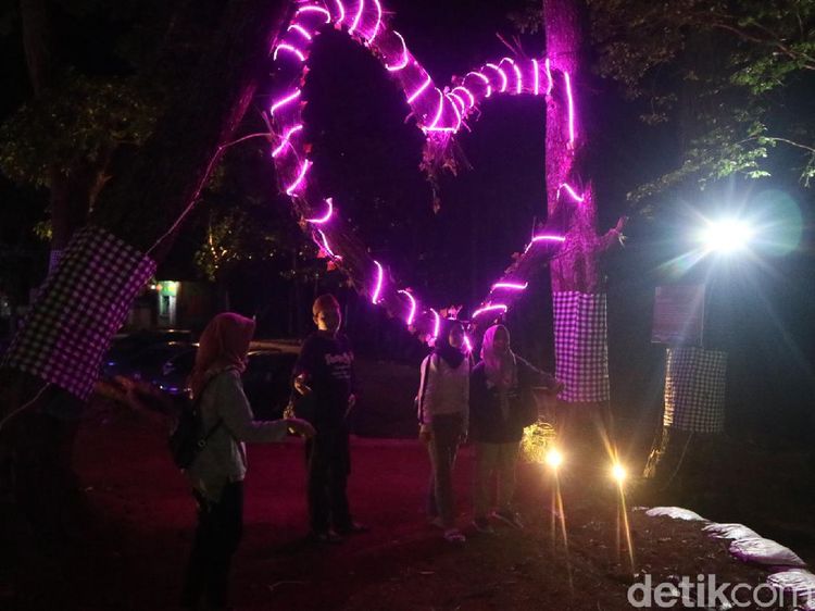 Foto: Spot Cantik Buat Nikmati Malam di Kudus
