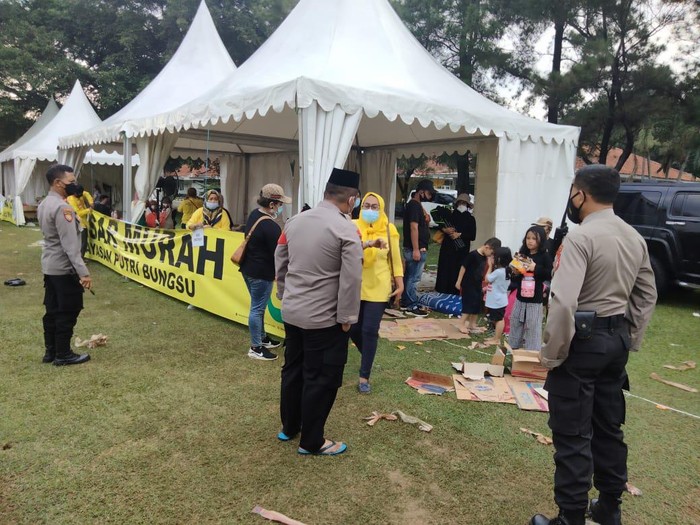 Polisi Bubarkan Acara Bazar di Cimanggis Depok
