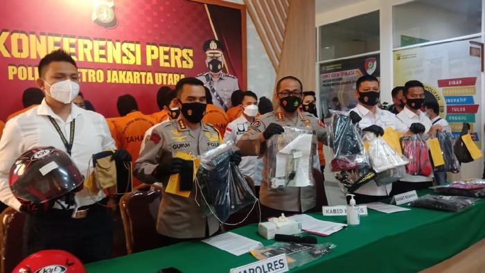 Polisi menangkap 11 debt collector yang mengepung Serda Nurhadi di Jakarta Utara