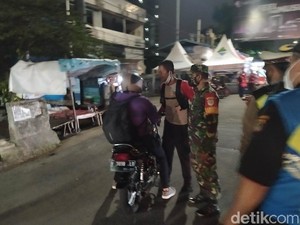 Pemudik Coba Tabrak Petugas Saat Diminta Putar Balik di Pos Penyekatan Bekasi
