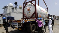 Selain Inggris, sejumlah negara, termasuk Uni Eropa dan Amerika Serikat (AS), turut memberikan bantuan medis kepada India. AS bahkan mengirimkan bahan mentah vaksin agar India dapat melakukan produksi domestik.  