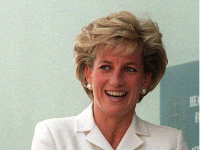 NOV 1996 - DIANA, PRINCESS OF WALES ARRIVING AT THE SACRED HEART HOSPICE IN SYDNEY. (Photo by Patrick Riviere/Getty Images)