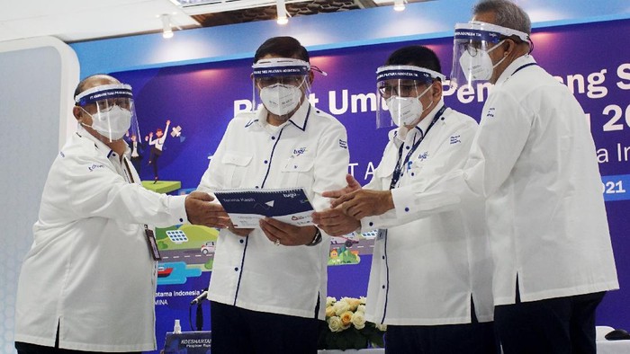 RUPST Tugu Insurance PT Asuransi Tugu Pratama Indonesia Tbk., atau Tugu Insurance menggelar rapat umum pemegang saham tahunan (RUPST) yang dihadiri oleh (ki-ka) Komisaris, Poerwo Tjahjono, Preskom, Koeshartanto, Direktur Syaiful Azhar, dan Direktur Budi P. Amir.