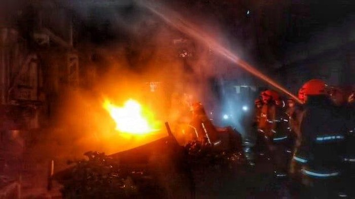 Salah satu gedung di kawasan PT Pindad Bandung sempat terbakar