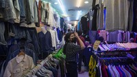  Jelang lebaran, kegiatan berburu pakaian bekas impor ini semakin diminati warga.  