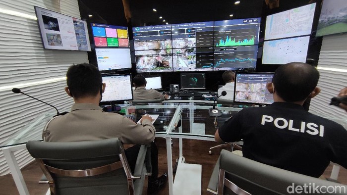 Suasana ruangan Command Center Polrestabes Semarang
