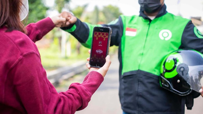 Telkomsel kembali menggelontorkan pendanaan ke kantong Gojek dengan jumlah besar. Secara total operator seluler ini menanam investasi sebanyak USD 450 juta atau setara Rp 6,3 triliun ke Gojek.