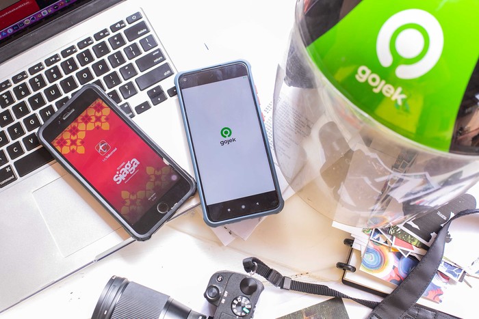 Telkomsel kembali menggelontorkan pendanaan ke kantong Gojek dengan jumlah besar. Secara total operator seluler ini menanam investasi sebanyak USD 450 juta atau setara Rp 6,3 triliun ke Gojek.