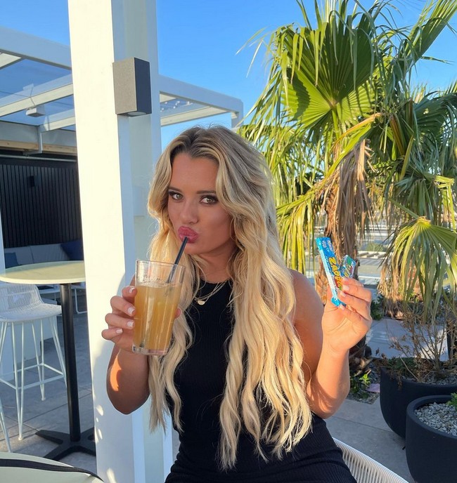 Tolong jangan mencoba prosedur kecantikan DIY di rumah, Tilly memperingatkan di Instagaramnya. Foto: Instagram